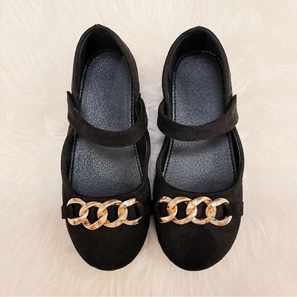 🍋 NWB! Little Girls’ Mary Jane Flats w/Hook & Loop Strap & Gold Chain Detail Si - Picture 2 of 10